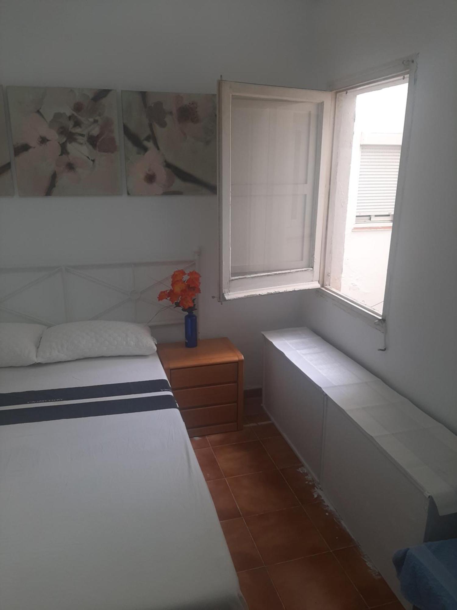 Alquiler Habitacion- Descanso Sabadell - Bano Compartido Exterior photo